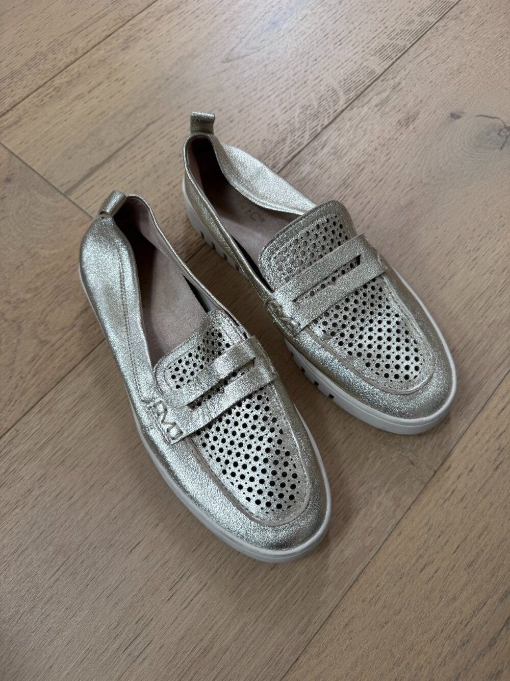 Uptown Loafer in Gold Perf